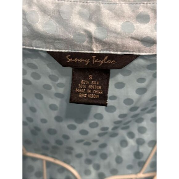 NEW WITH TAGS Savoy Taylors BLUE WOMEN SILK SHORT Sleeve Blue Button Up Shirt BL - Picture 3 of 5